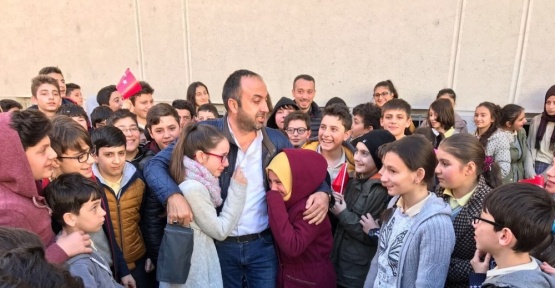 Türk bayrağı ile Ankara’da tanklara direnen Yaldız’a memleketinde sevgi seli Var