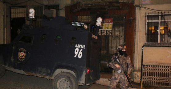 Beyoğlu’nda zehir tacirlerine operasyon: 2 gözaltı
