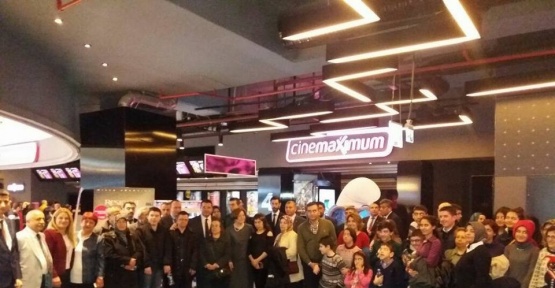 Eskişehir Ülkü Ocaklarından otistik ve down sendromlu çocuklar için sinema etkinliği