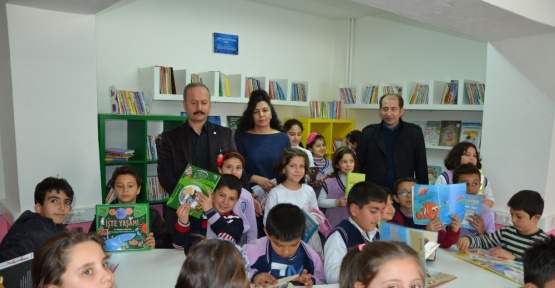 Nadir İlkokuluna kütüphane desteği