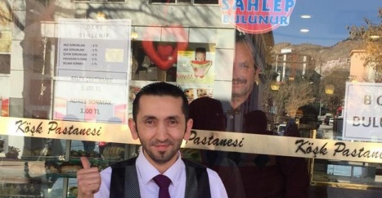 Selfie çektirenden para alıyor