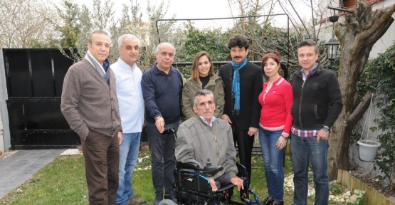Yazdığı şiir kitabını satarak engellilere destek oldu