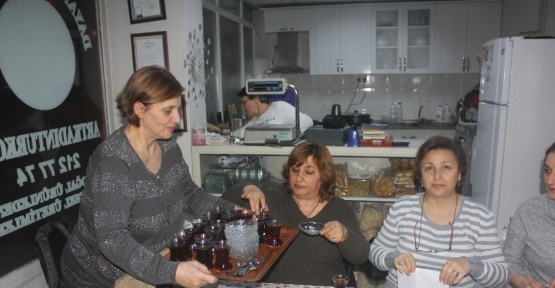 28 yıldır mücadele ettiği kansere yenik düştü, ölümü 40 yıllık arkadaşlarını bir araya getirdi