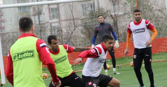 Adanaspor, Atiker Konyaspor maçını hazırlıklarını çift idmanla devam etti