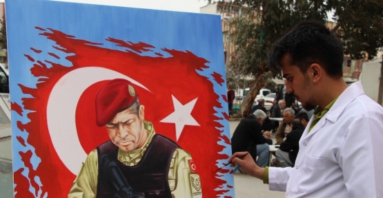 Annesinin rüyasında gördüğü Şehit Ömer Halisdemir’i tuvale çizdi