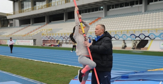 Atletizm Federasyonu Sırıkla Atlama Antrenörü Alexander Simakhin Trabzon’da yetenek avına çıktı