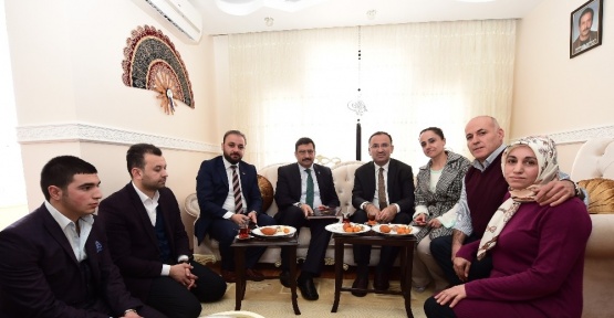 Bakan Bozdağ Keçiören’de şehit ailelerini ziyaret etti