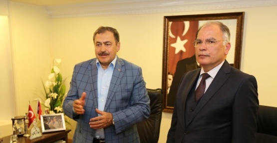 Bakan Eroğlu, Selçuk Belediyesini ziyaret etti