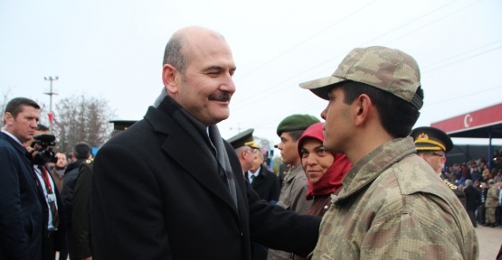 Bakan Soylu’dan üçüz çocuklarını aynı anda askere gönderen anne ve babaya tebrik