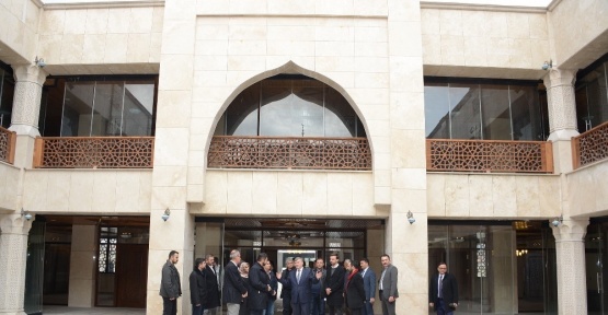 Başkan Akyürek, İslam Kültür Merkezinde incelemelerde bulundu