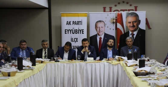 Başkan Ekinci meclis üyeleri, mahalle muhtarları ve ilçe teşkilatıyla bir araya geldi