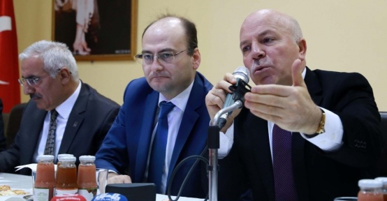 Başkan Sekmen, muhtarlara Cumhurbaşkanlığı Hükümet Sistemi’ni anlattı