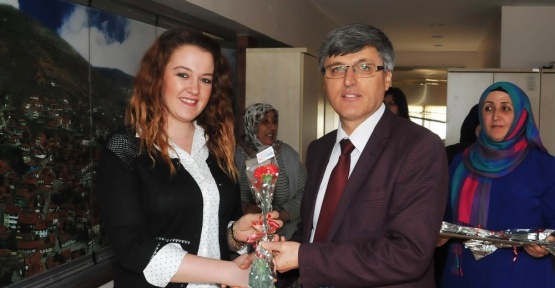 Başkan Yardımcısı Ali Avcıoğlu ve Hayrettin Eldemir bayan personelin Kadınlar Günü’nü kutladı