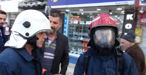 Binanın kazan dairesinde çıkan yangın paniğe neden oldu