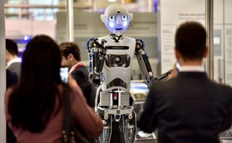 Bu Robotlar Şarkı Da Söylüyor Tablet De Kullanıyor