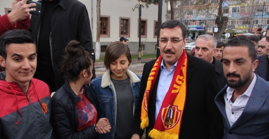 Bülent Tüfenkci: “Bakanlık olarak Evkur Yeni Malatyaspor’a bir otobüs hediye ettik”