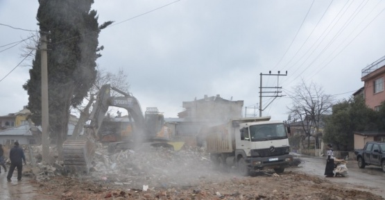 Davud-i Kayseri Hazretleri Türbesinin etrafındaki evler yıkılıyor