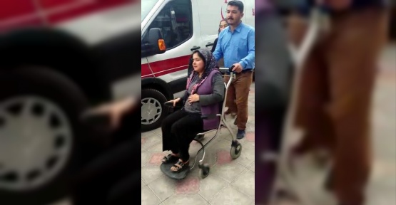 Depremde yaralananlar hastanelere kaldırılıyor