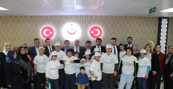 Down sendromlu çocuklar hastaneyi gezdi