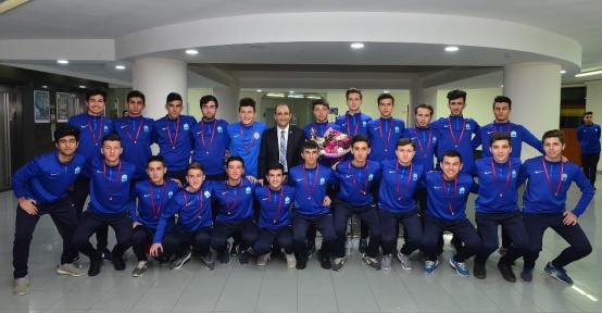Edebali’den başarılı sporculara ödül
