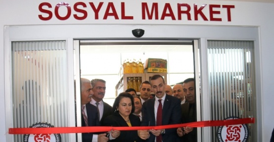 Edremit’te sosyal market ve giyim mağazası açılışı