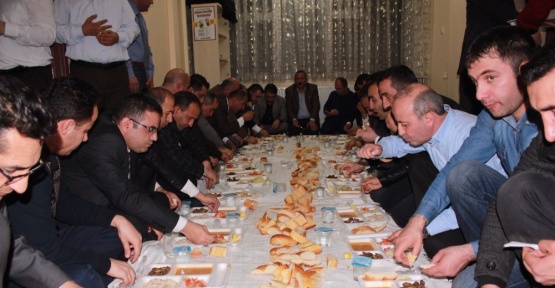 Ensar Vakfı, STK ve kanaat önderleri yemekte bir araya geldi