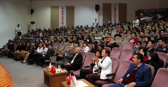 Fantastik romanın yazarı lise öğrencileriyle buluştu