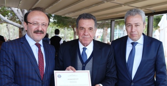 Hayırsever işadamından emniyete üç yeni araç