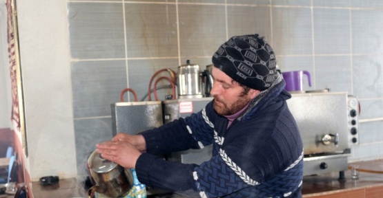İlkokul mezunu 5 dil biliyor