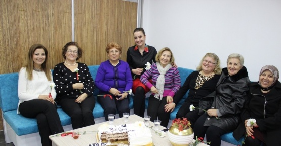 Kalp kontrolüne gelen kadınlara sürpriz kutlama
