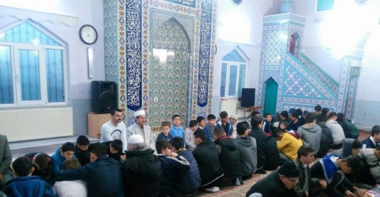 Kulalı gençler sabah namazında buluştu