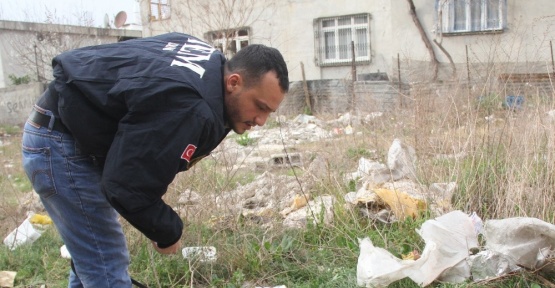 Narkotik köpeği Coco, taş altından uyuşturucu zulası buldu