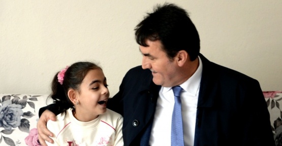 Osmangazi Belediye Başkanı Mustafa Dündar, doğuştan görme özürlü Esma’ya ışık oldu