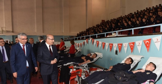 Polis adaylarından Kızılay’a kan bağışı