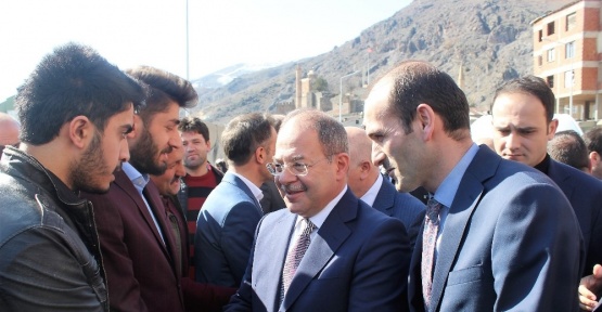 Sağlık Bakanı Recep Akdağ, İspir’de coşkuyla karşılandı