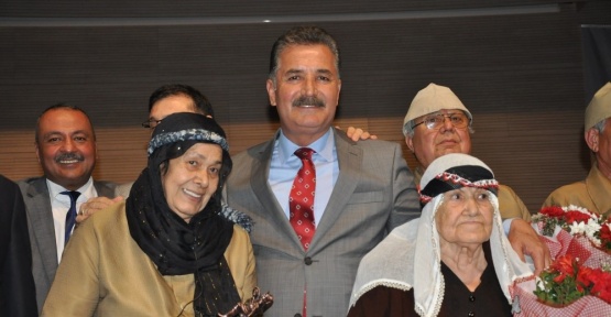 Toroslar’dan Yaşlılar Haftası’na özel tiyatro gösterisi