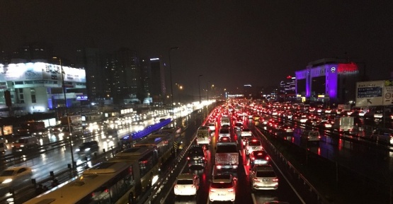 Türkiye yılda 34 saatini trafikte geçiriyor