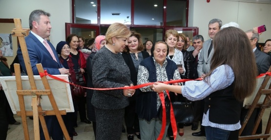 Vali Kamçı’nın Eşi Sergi Açılışına Katıldı