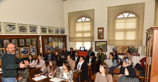 Yabancılara Türkçe öğretecek eğitimcilerin eğitimine başlandı