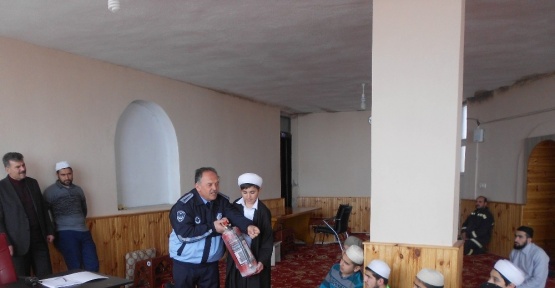Yurt öğrencileri yangın konusunda bilgilendirildi