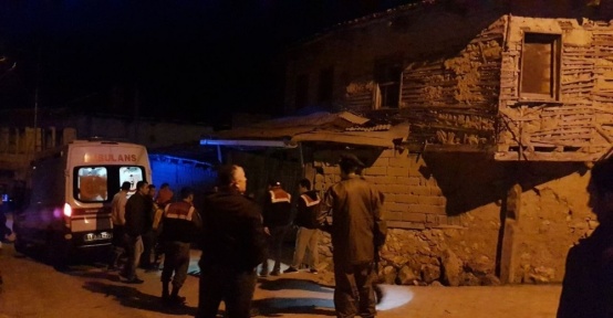 Yüzü maskeli hırsızlar girdikleri evde yaşlı adamı öldürüp, eşine işkence yaptılar