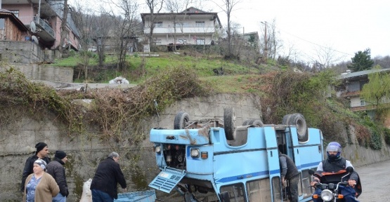 Zonguldak’ta minibüs takla attı: 2 yaralı