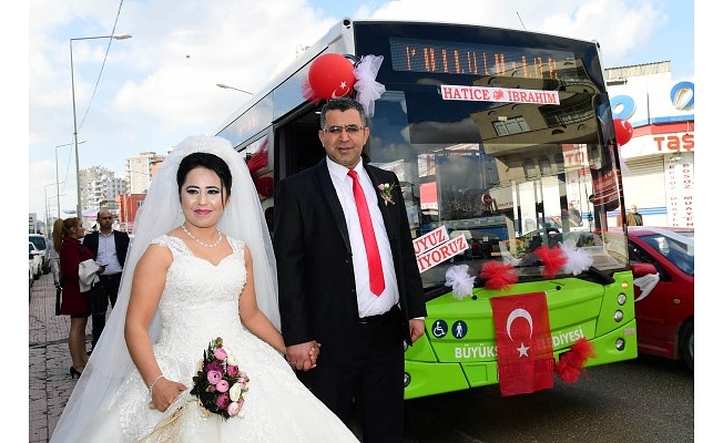Belediye Otobüsü, Şoför Çiftin Gelin Arabası Oldu