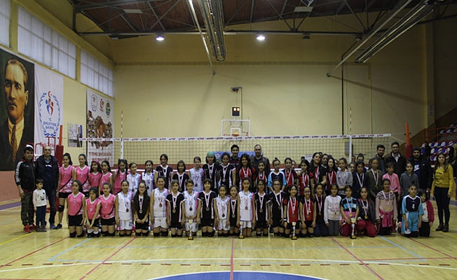 OKULLAR ARASI KÜÇÜKLER VOLEYBOL MÜSABAKALARI SONA ERDİ