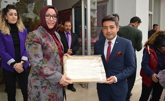 Sayın Valimiz Fahri Meral’in eşi Zehra Meral Hanımefendi İlçemizi Ziyaret Etti.