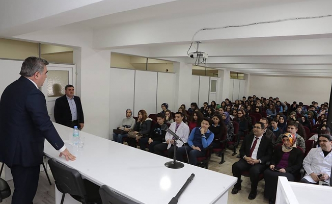 Belediye Başkanımız Cafer Özdemir, Öğrencilerle Deneyimlerini Paylaştı