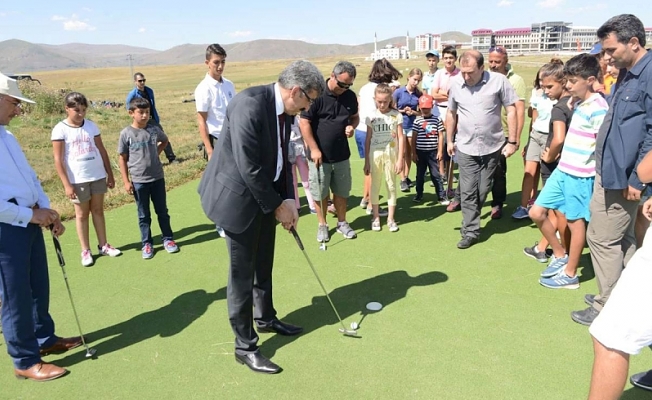 Vali Bilmez ve Başkan Köksoy, Genç Golfçüleri Sahada Ziyaret Etti