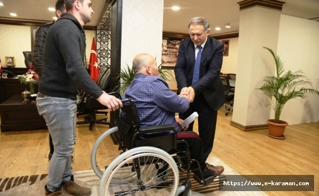 VALİ DOĞANAY’DAN ENGELLİ ÇİFTİN LÖSEMİ HASTASI OĞLUNA YARDIM ELİ