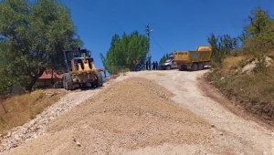Büyükşehir Seydikemer’de Yol Çalışmalarını Sürdürüyor
