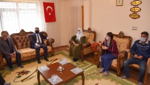 Vali Elban’dan Şehit Ailesine ‘Anneler Günü ’ Ziyareti